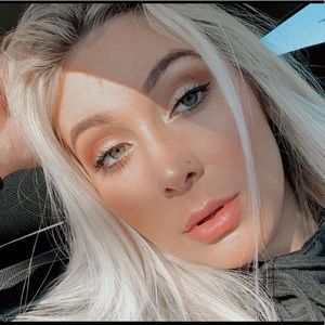 Meet your Posher, Zoe